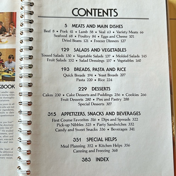 VTG 80s Betty Crocker's Cookbook Hardback Spiral Bound Color Photos 1982 Edition - Picture 7 of 11